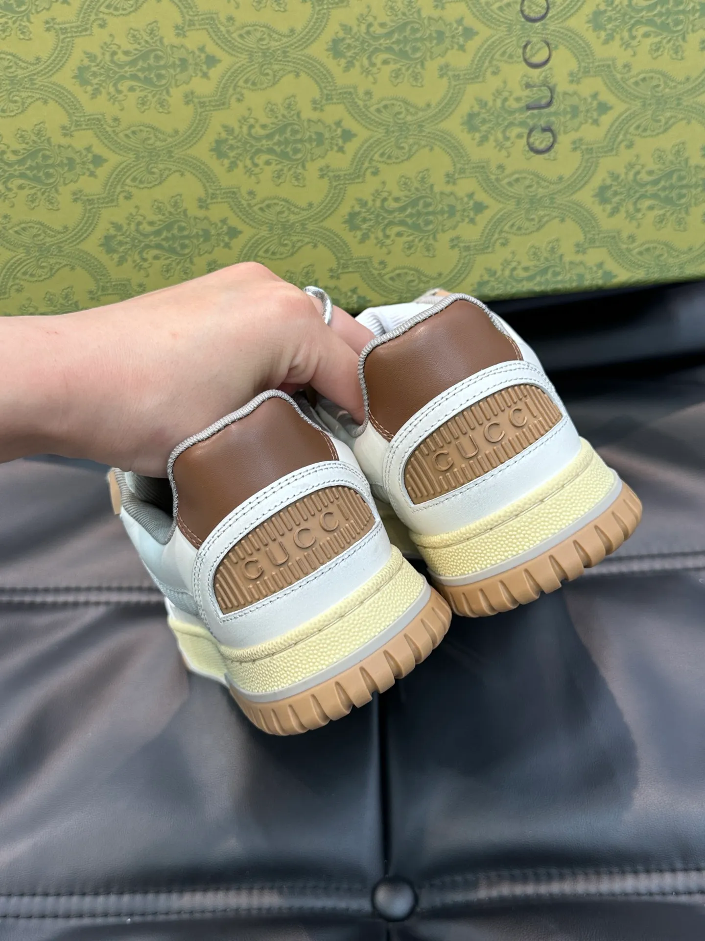 Men's Men's Shoes 💰p520 "GUCC*" Gucci's new couple's 👫 distressed effect sneakers. This low-top sneaker adopts a basketball-style silhouette design and cleverly incorporates hollow panels and distressed effects, showing its unique ingenuity. The ingenuity incorporates brand logo details such as interlocking Double G styling accessories and Gucci lettering, a low-key tribute to the brand's design heritage. A rubber non-slip outsole, inlays and embossed sole give the entire design a contemporary feel. Size: 35-45
